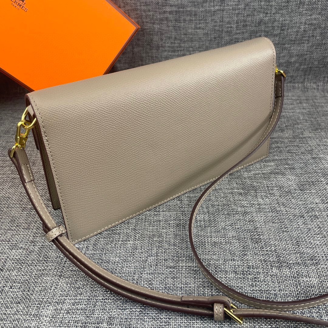 最新款爱马仕HERMES kelly 款单肩斜挎包材质:手掌纹牛皮尺寸:24*13.5*6cm型号:36