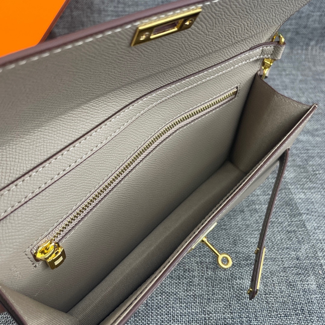 最新款爱马仕HERMES kelly 款单肩斜挎包材质:手掌纹牛皮尺寸:24*13.5*6cm型号:36
