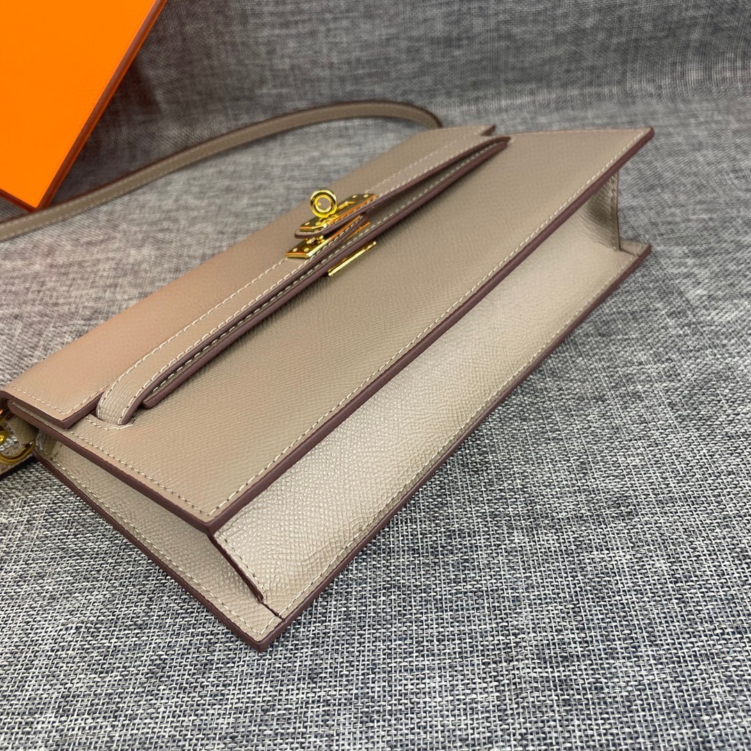 最新款爱马仕HERMES kelly 款单肩斜挎包材质:手掌纹牛皮尺寸:24*13.5*6cm型号:36