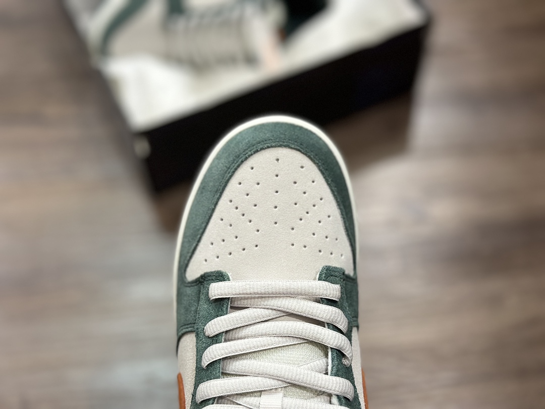 220 NIKE SB Dunk Low 低帮休闲运动鞋 304292-185