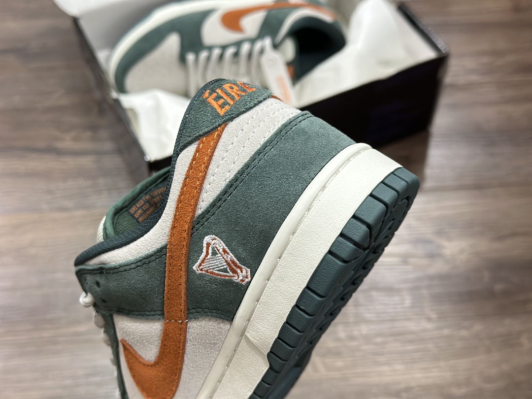 220 NIKE SB Dunk Low 低帮休闲运动鞋 304292-185