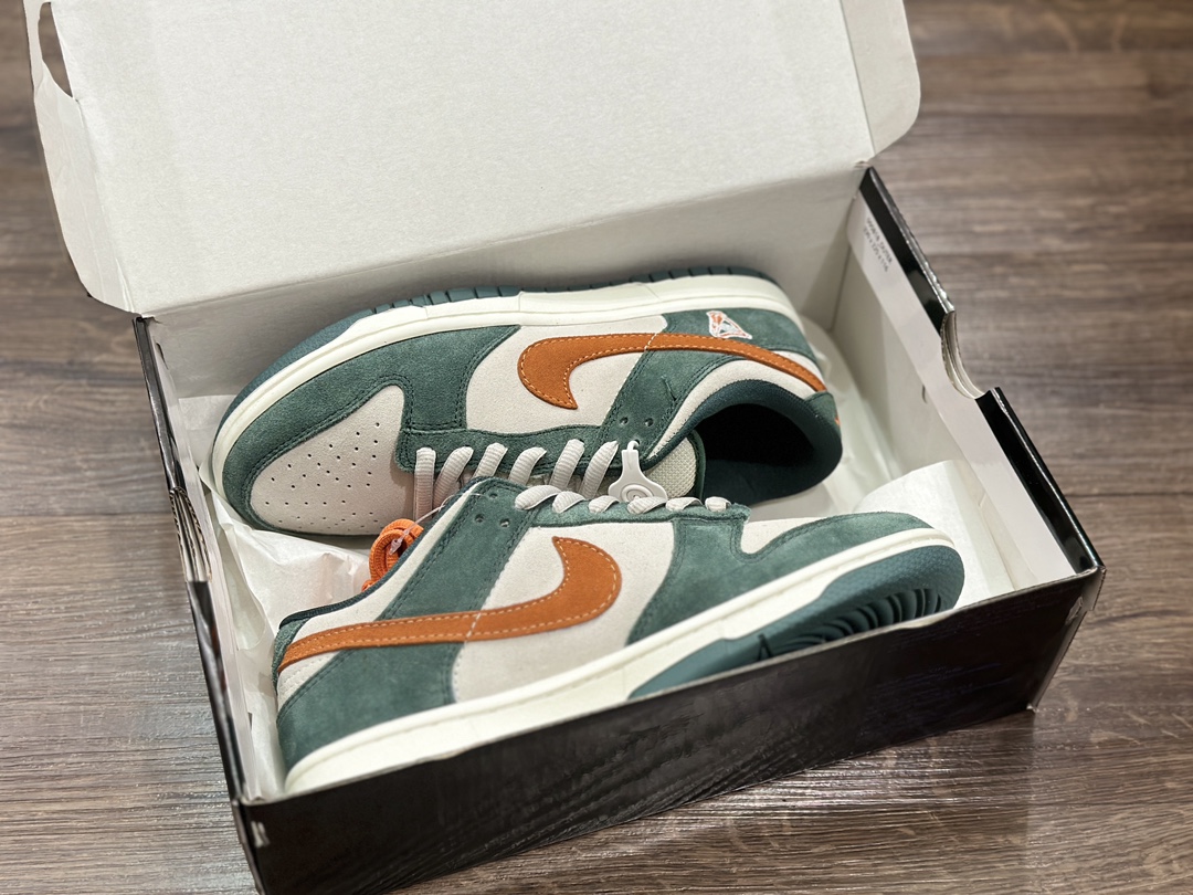 220 NIKE SB Dunk Low 低帮休闲运动鞋 304292-185