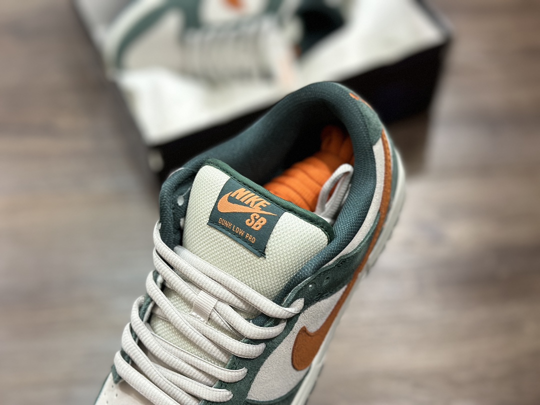 220 NIKE SB Dunk Low 低帮休闲运动鞋 304292-185