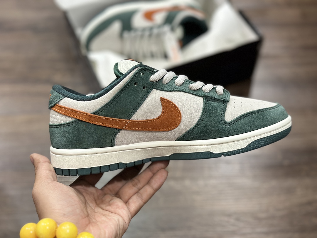 220 NIKE SB Dunk Low 低帮休闲运动鞋 304292-185