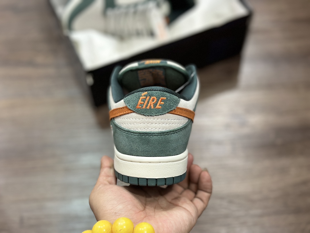220 NIKE SB Dunk Low 低帮休闲运动鞋 304292-185