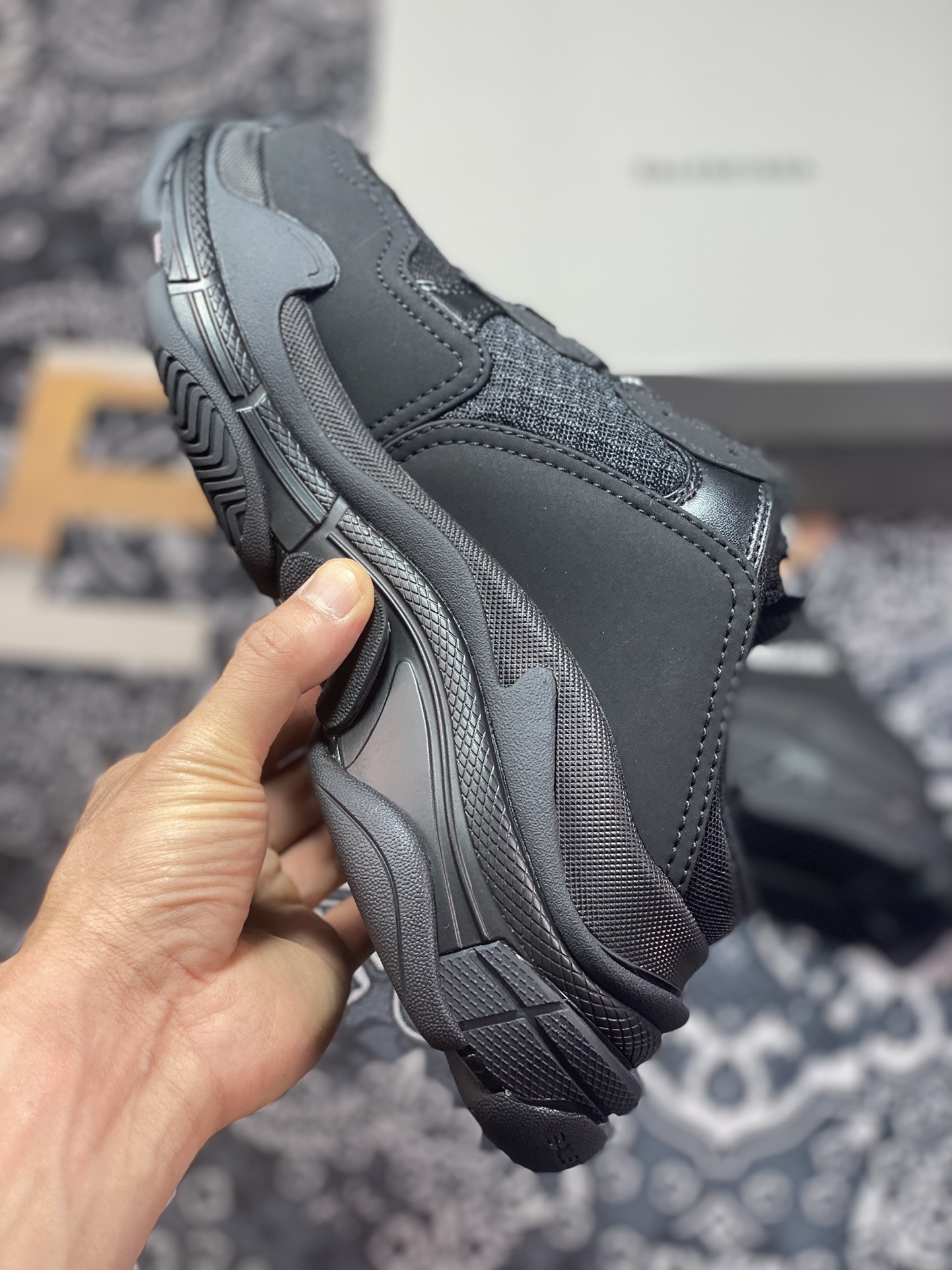 Balenciaga Triple S Mule Low Sneaker ”Black/White” Fashion Sneakers ”Leather Black and White LOGO” 524039 W1F3 0102