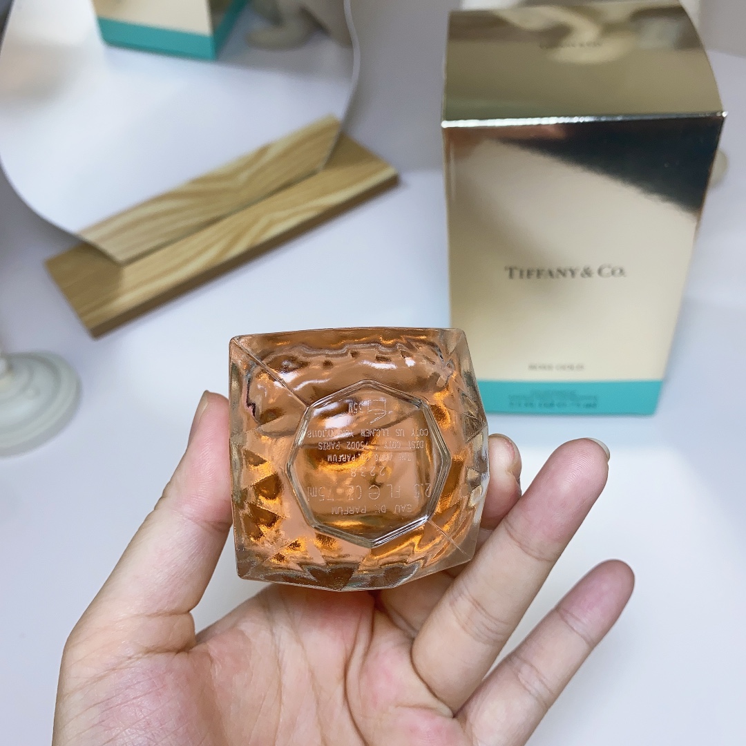 Tiffany & Co. Rose Gold Eau de Parfum - 2.5 oz (75 ml) for Women 3 i1683526467 385 2