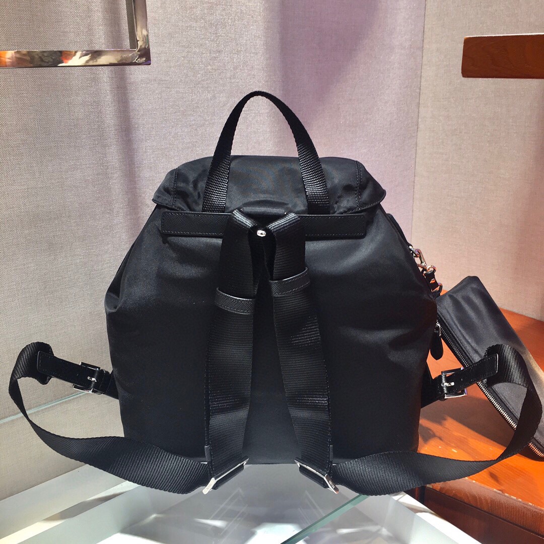 Prada 30x 32x 15cm everyday