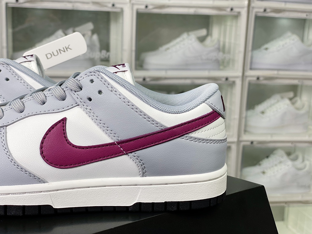 220 Wmns SB Dunk Low”Grey/White/Red”扣篮系列低帮板鞋“白灰红”DD1503-122