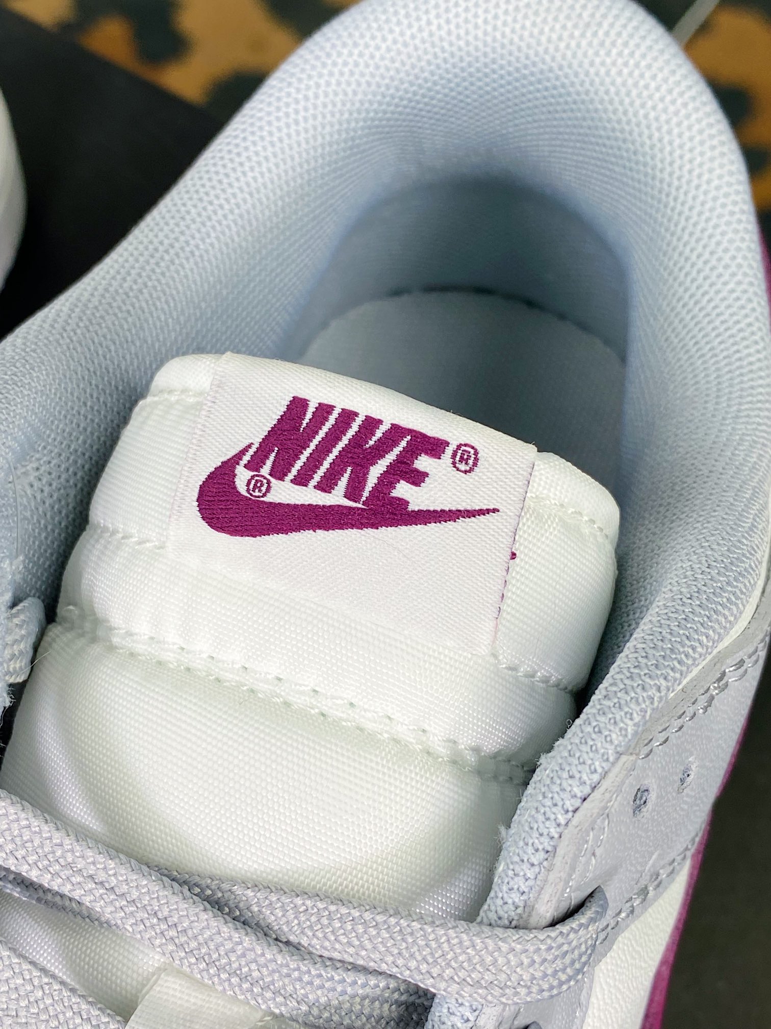 220 Wmns SB Dunk Low”Grey/White/Red”扣篮系列低帮板鞋“白灰红”DD1503-122