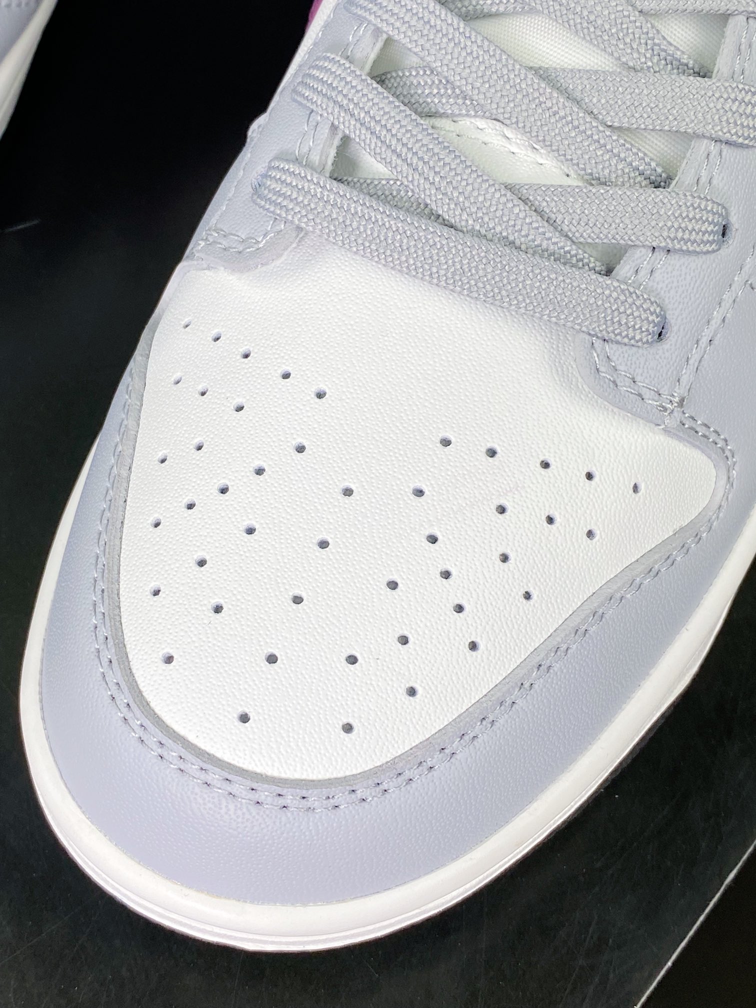 220 Wmns SB Dunk Low”Grey/White/Red”扣篮系列低帮板鞋“白灰红”DD1503-122