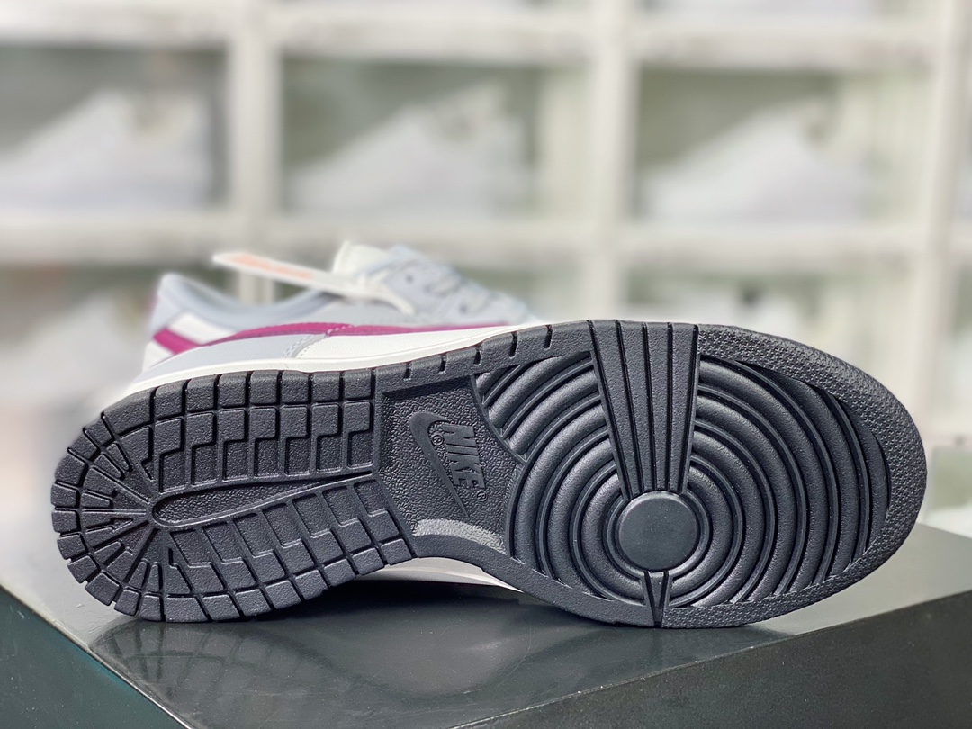 220 Wmns SB Dunk Low”Grey/White/Red”扣篮系列低帮板鞋“白灰红”DD1503-122