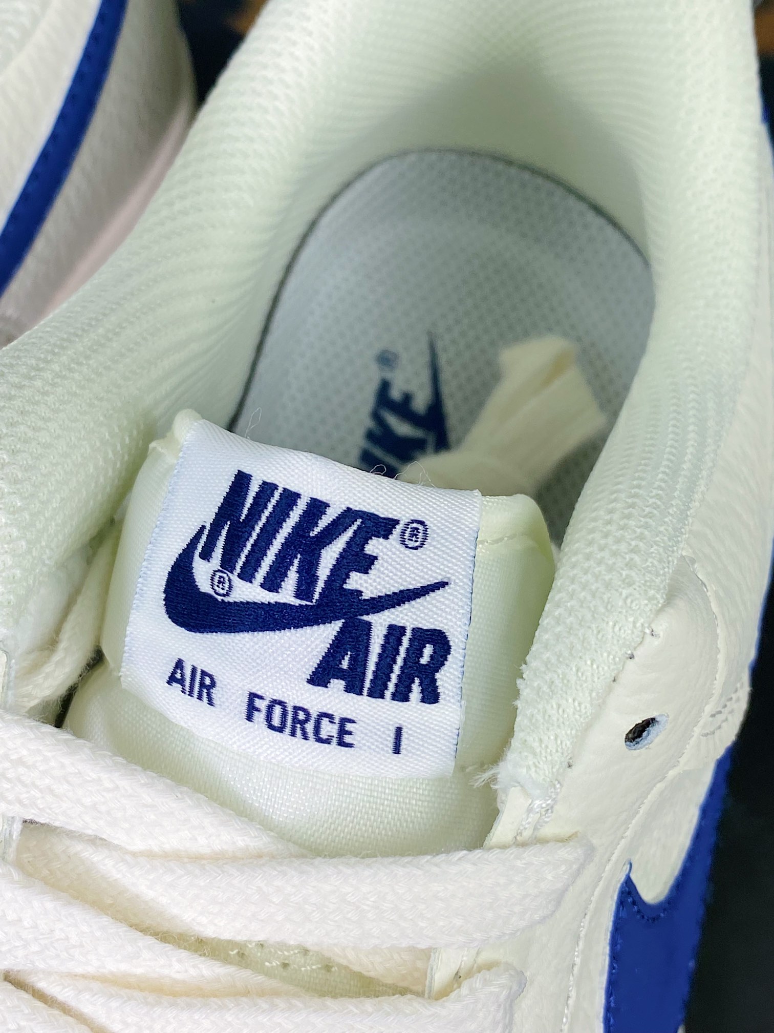 200  Air Force 1’07 LV8” Beige/Grey/Navy”空军一号经典低帮板鞋“皮革米白浅灰深蓝”CT5566-033