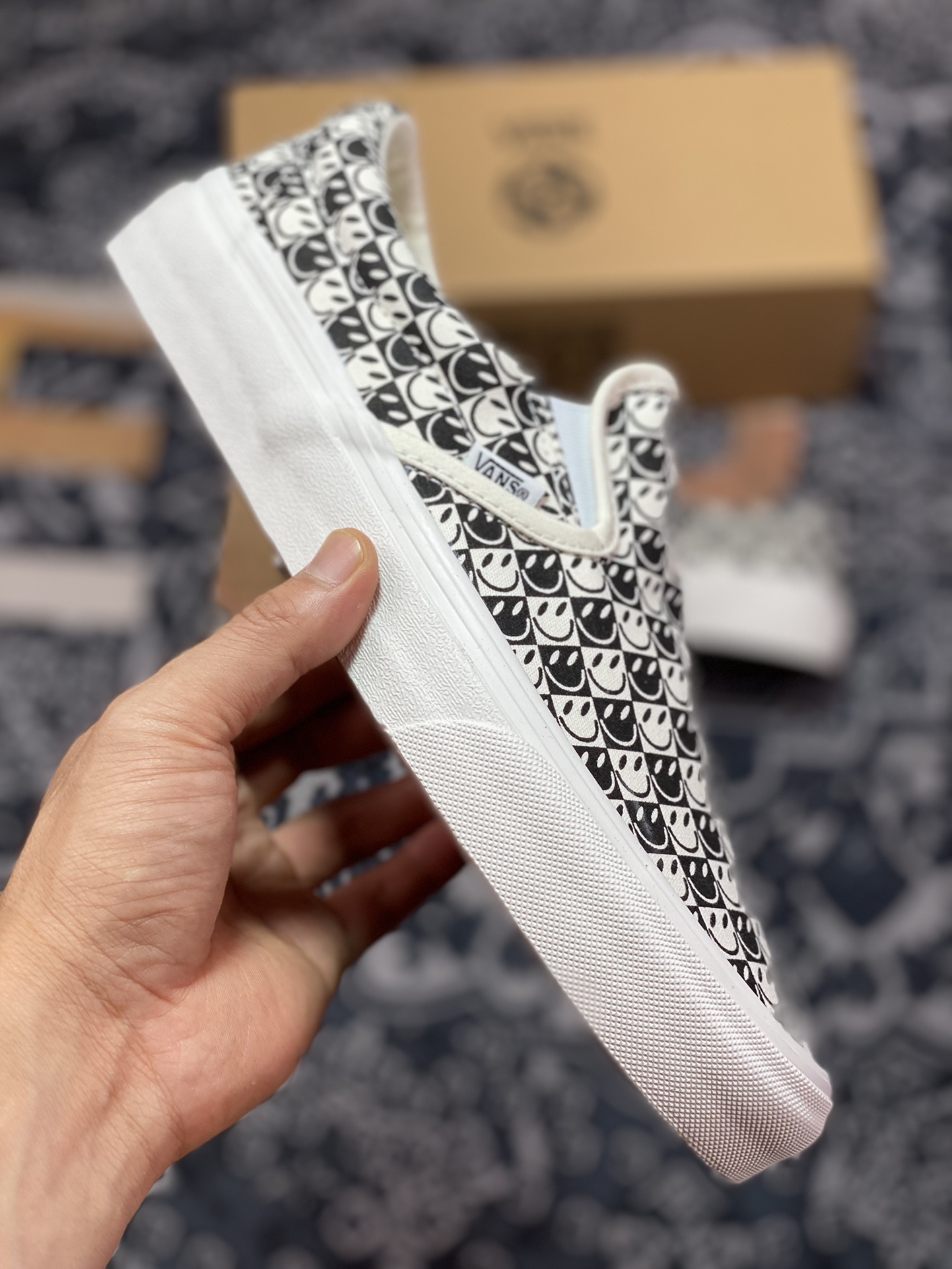 130  Vans Classics Slip-On VR3 笑脸一脚蹬帆布鞋 VN0007NCKIG