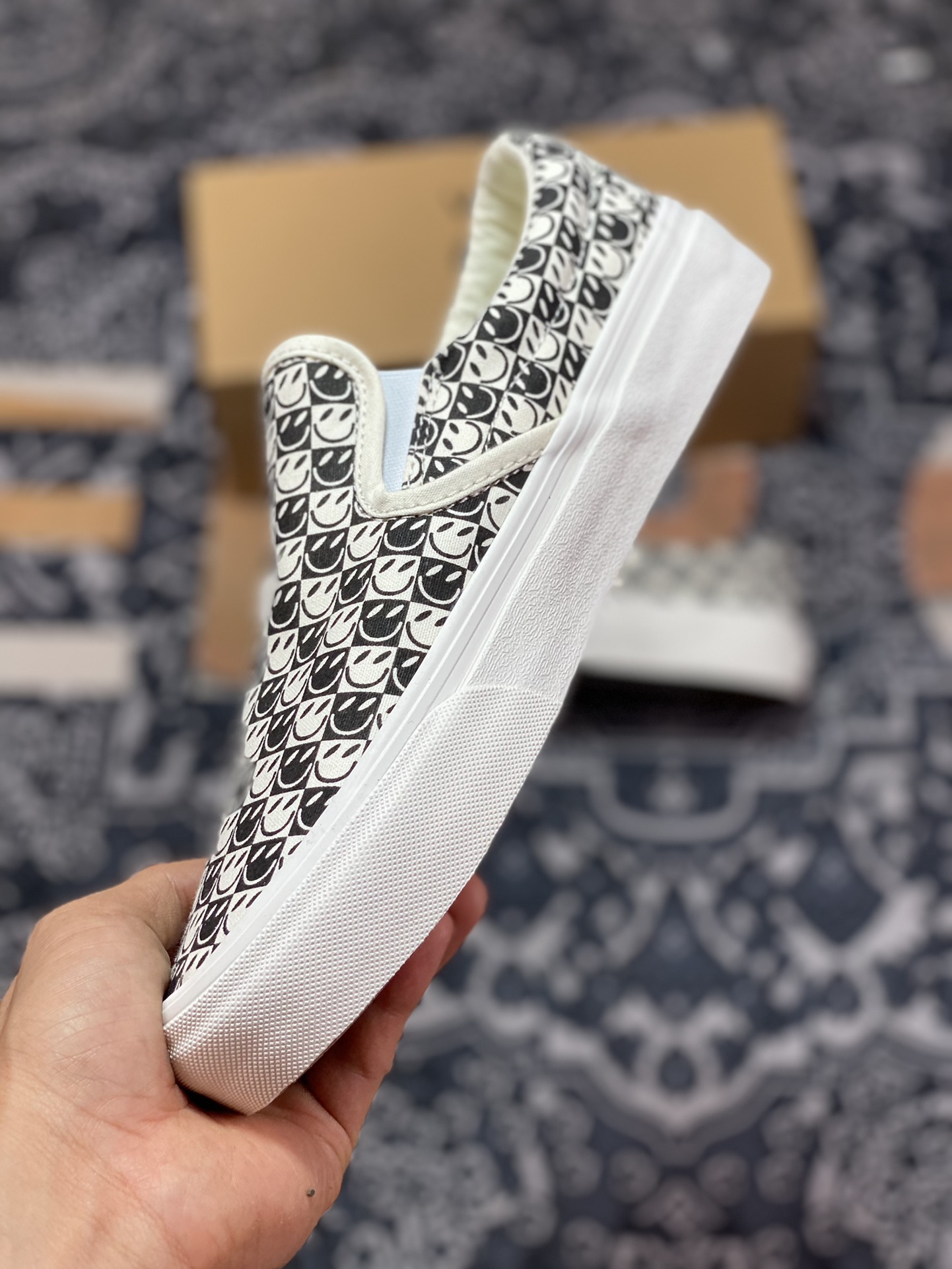 130  Vans Classics Slip-On VR3 笑脸一脚蹬帆布鞋 VN0007NCKIG