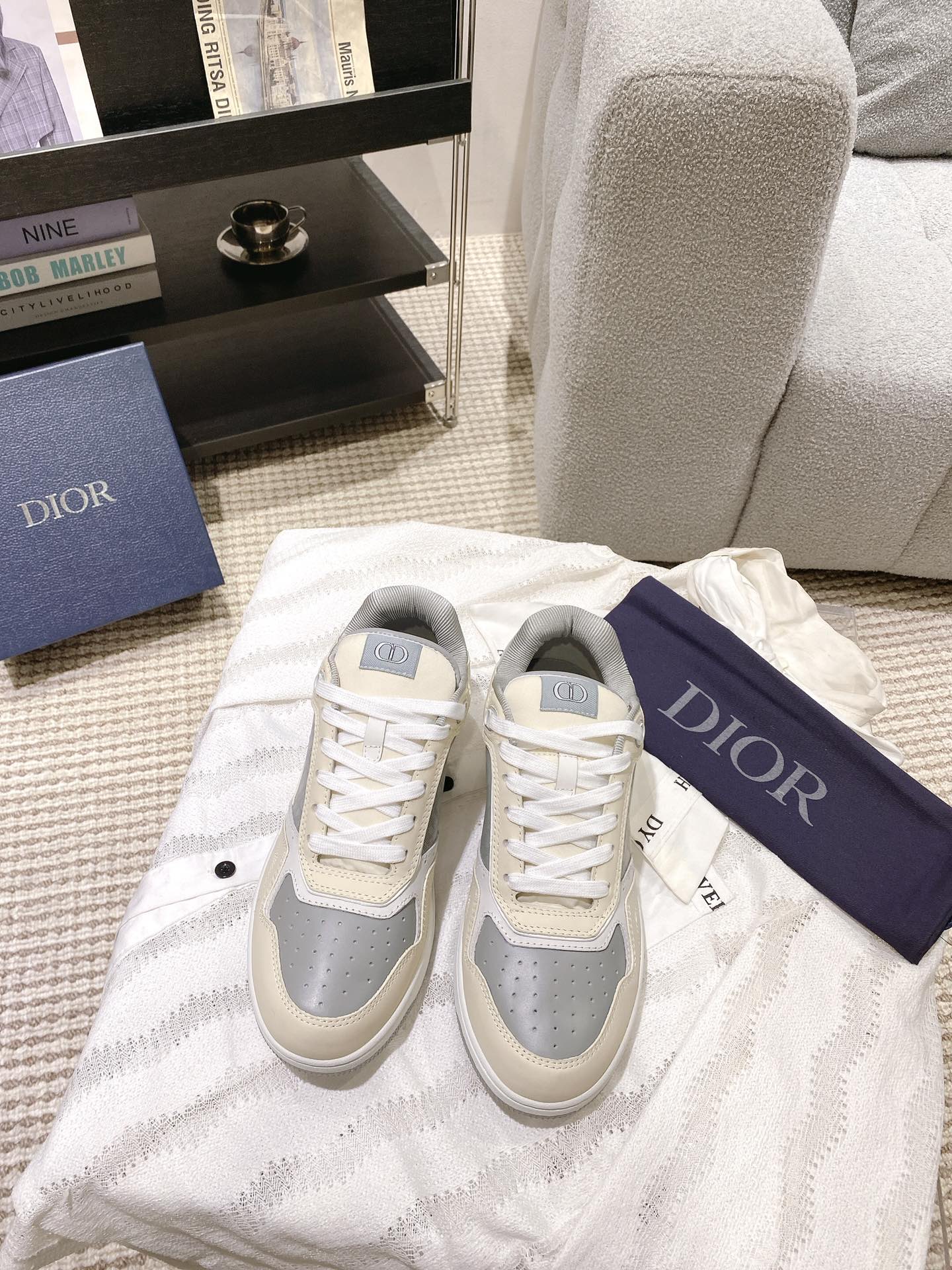 NO:235176,D*OR Di*Ao classic casual hot series [B27 couple casual shoes] Based on the style of classic sneakers, add deconstructed elements to design. The classic brand digital logo is perfectly presented at the tail of the shoe. The circle is surrounded by the shoe line 