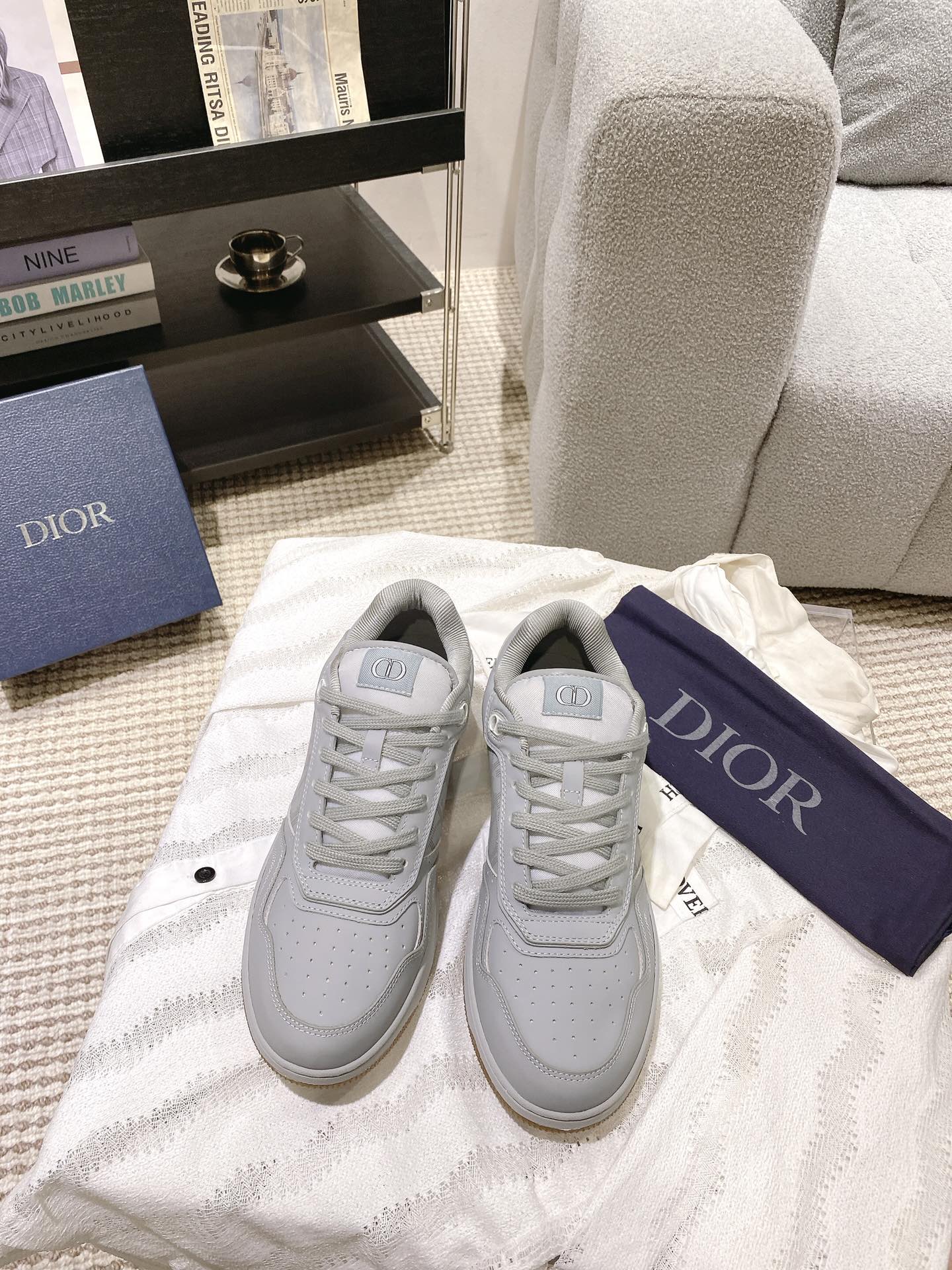 NO:235161,D*OR Di*Ao classic casual hot series [B27 couple casual shoes] Based on the style of classic sneakers, add deconstructed elements to design. The classic brand digital logo is perfectly presented at the tail of the shoe. The circle is surrounded by the shoe line 