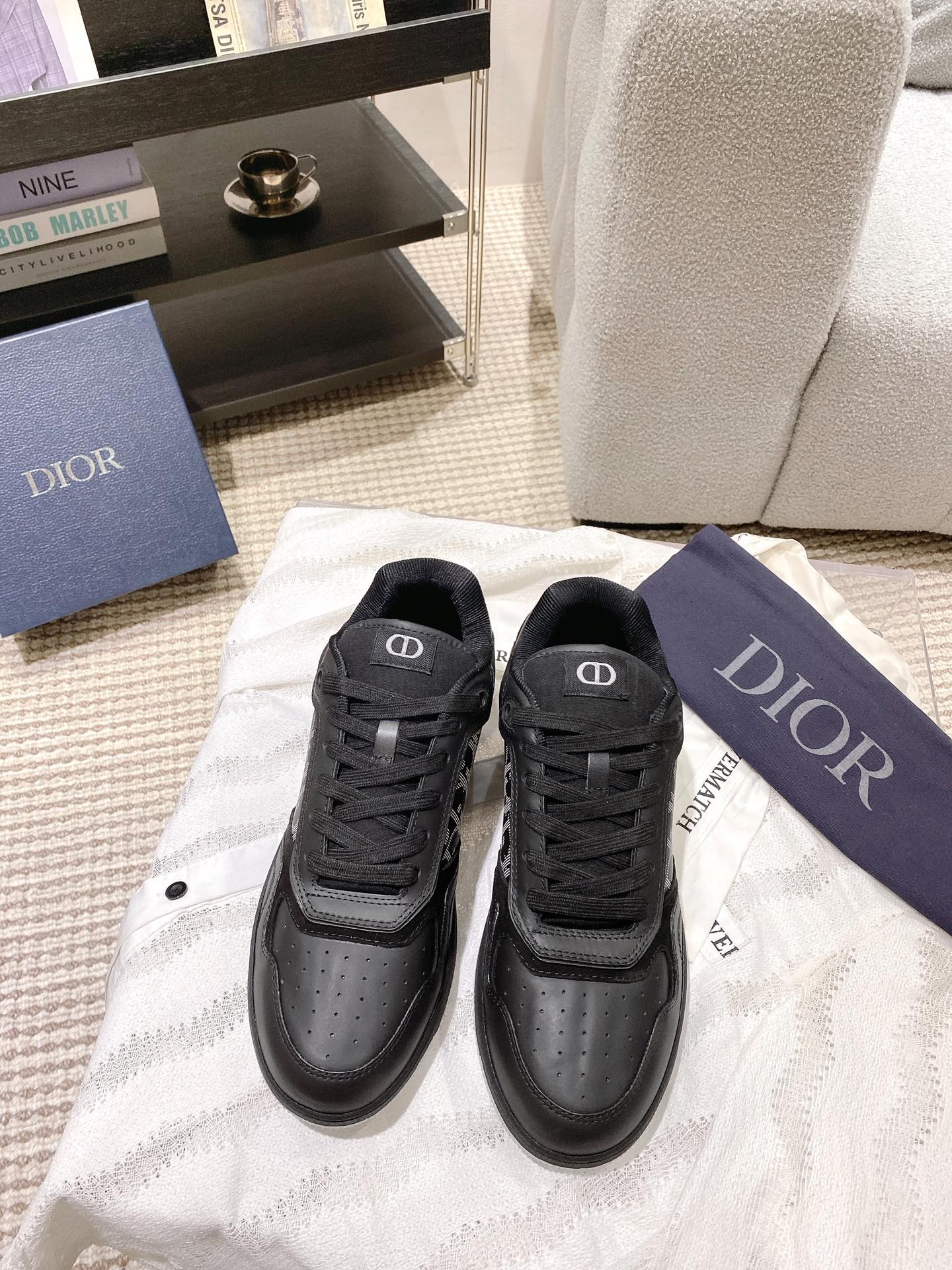 NO:235167,D*OR Di*Ao classic casual hot series [B27 couple casual shoes] Based on the style of classic sneakers, add deconstructed elements to design. The classic brand digital logo is perfectly presented at the tail of the shoe. The circle is surrounded by the shoe line 