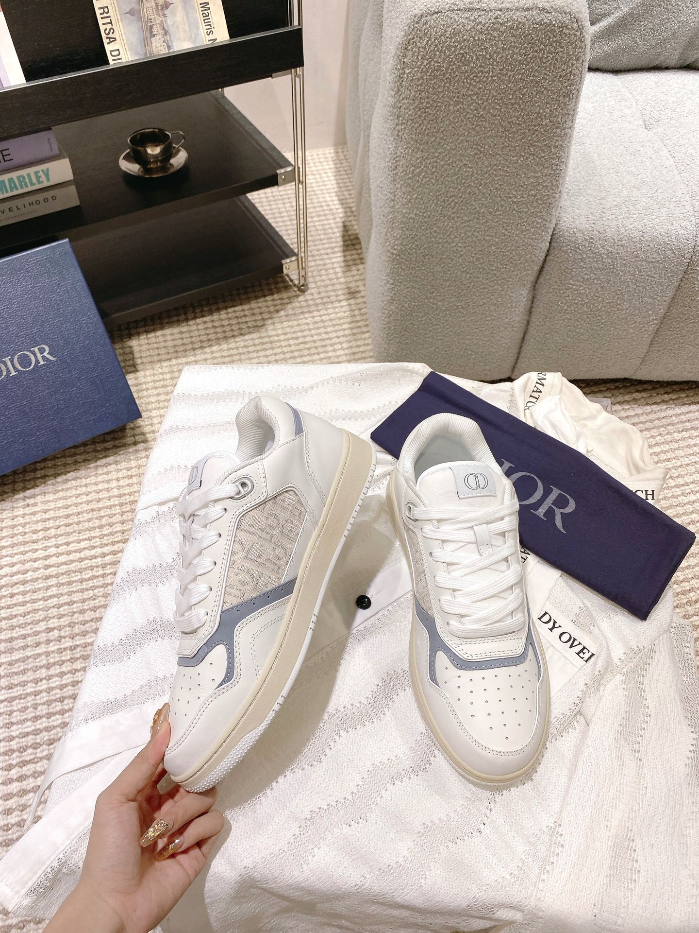 NO:235171,D*OR Di*Ao classic casual hot series [B27 couple casual shoes] Based on the style of classic sneakers, add deconstructed elements to design. The classic brand digital logo is perfectly presented at the tail of the shoe. The circle is surrounded by the shoe line 