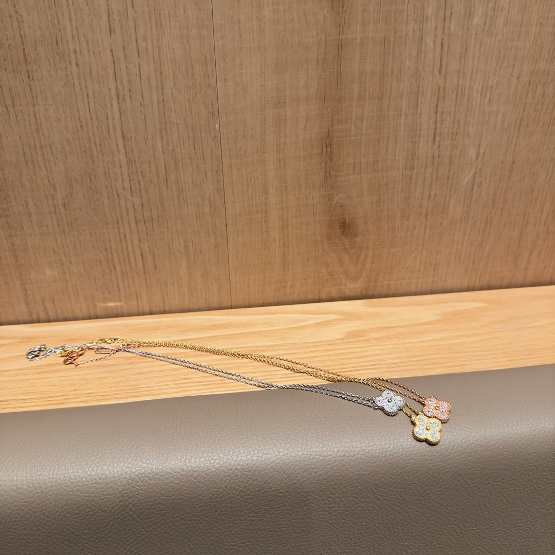 China Replica VCA Jewelry VCAES0404-4940