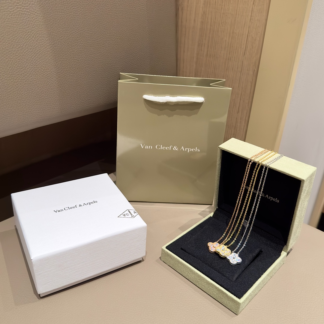 China Replica VCA Jewelry VCAES0404-4940