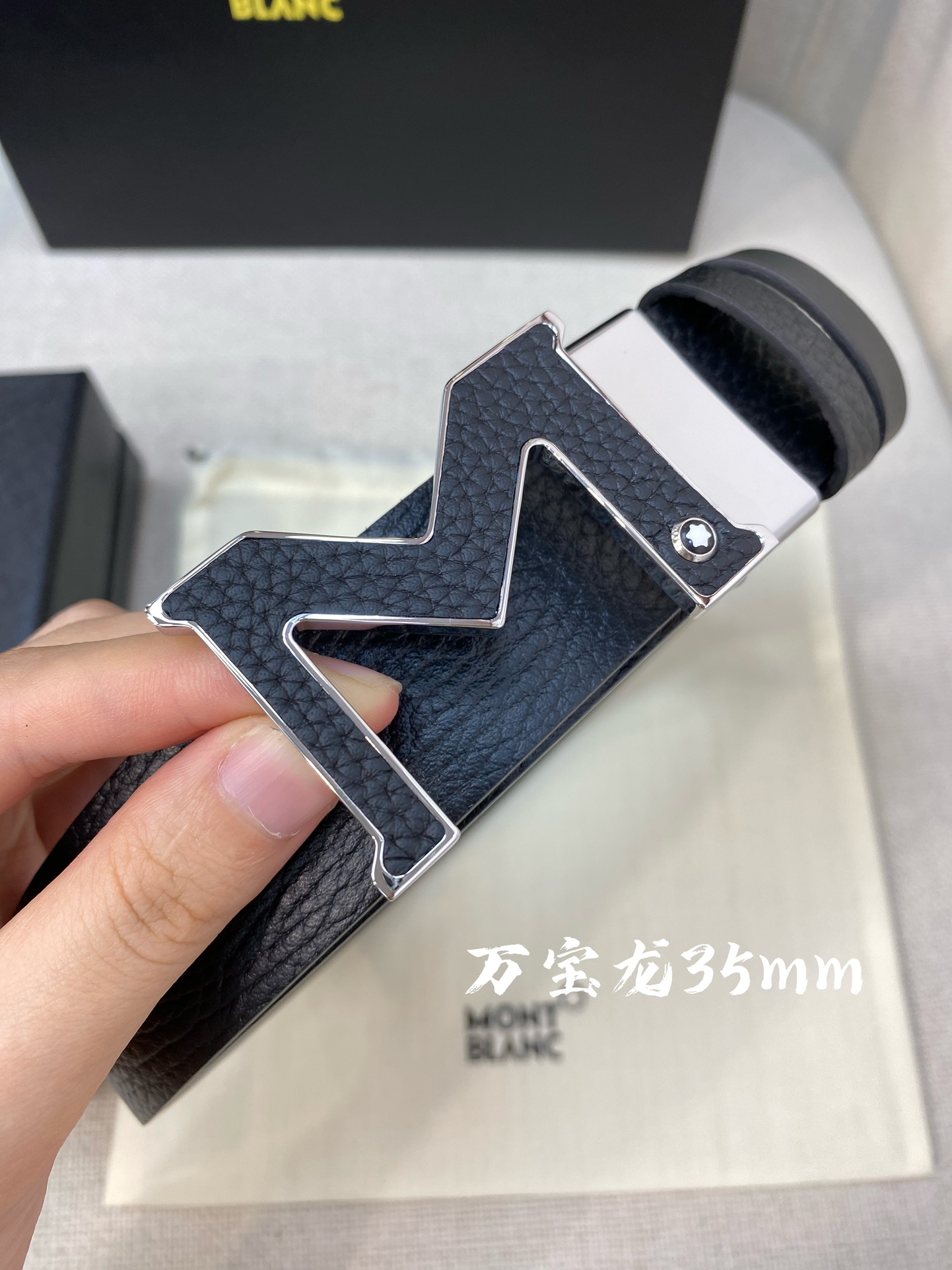 Montblanc万宝龙宽3.5cm采用头层牛皮精品针式扣头自由裁剪商务休闲皮带