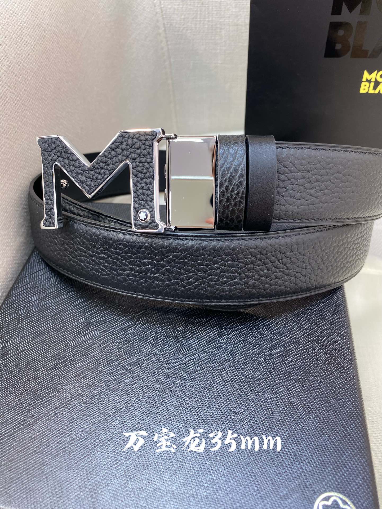 Montblanc万宝龙宽3.5cm采用头层牛皮精品针式扣头自由裁剪商务休闲皮带