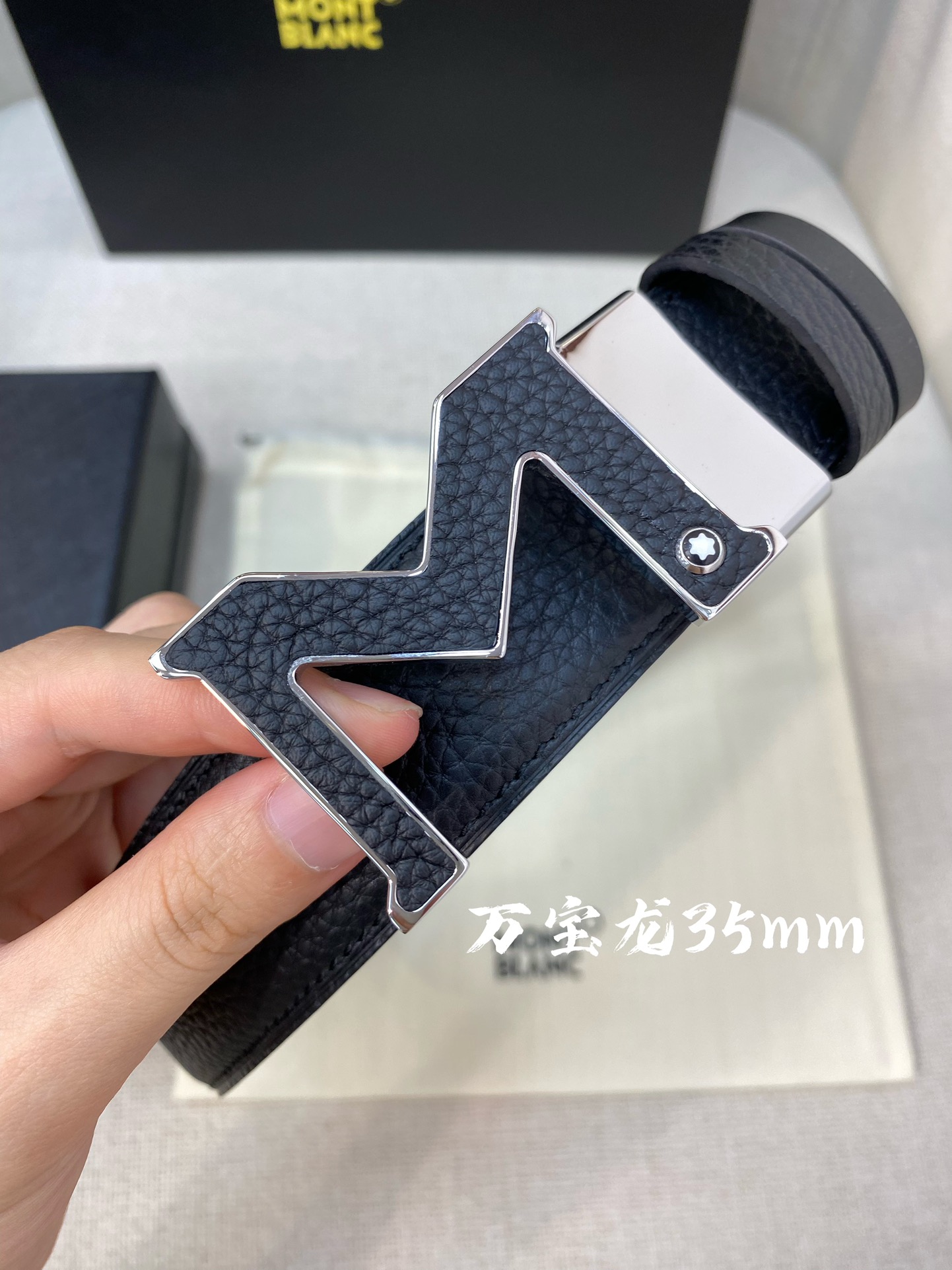 Montblanc万宝龙宽3.5cm采用头层牛皮精品针式扣头自由裁剪商务休闲皮带