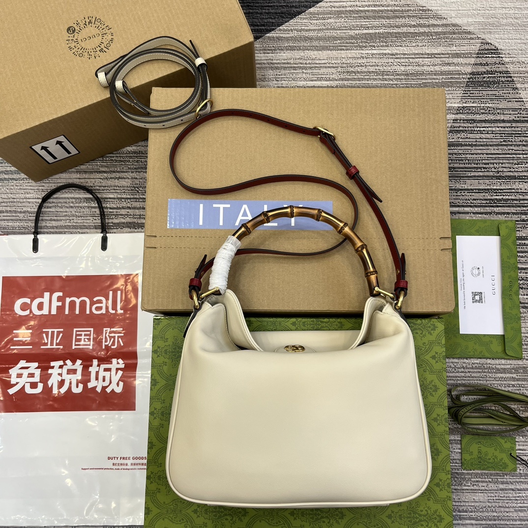 配全套包装️中号这款中号肩背包巧妙糅合品牌颇具辨识度的两大元素竹节提手和双G配件赋予整个造型以独特魅力这