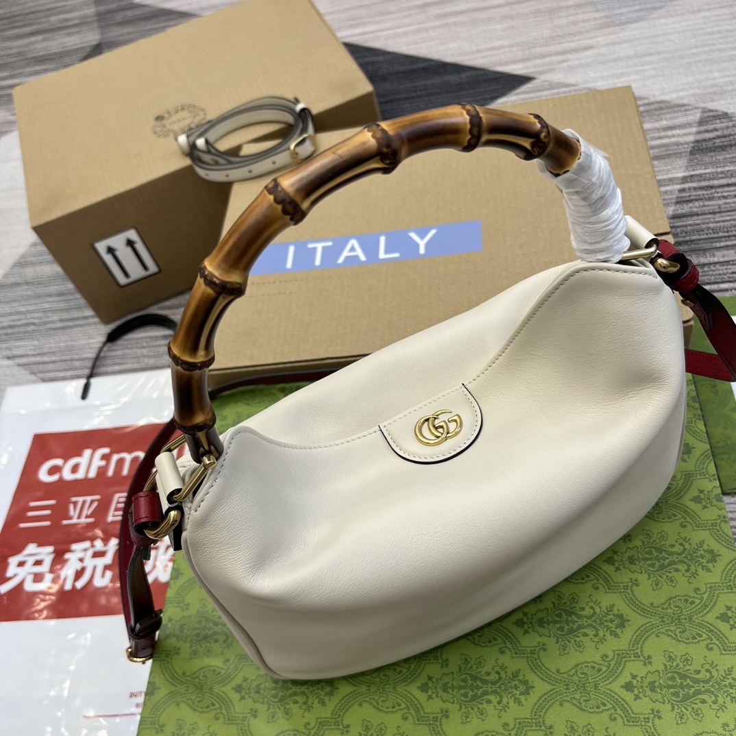 配全套包装️中号这款中号肩背包巧妙糅合品牌颇具辨识度的两大元素竹节提手和双G配件赋予整个造型以独特魅力这