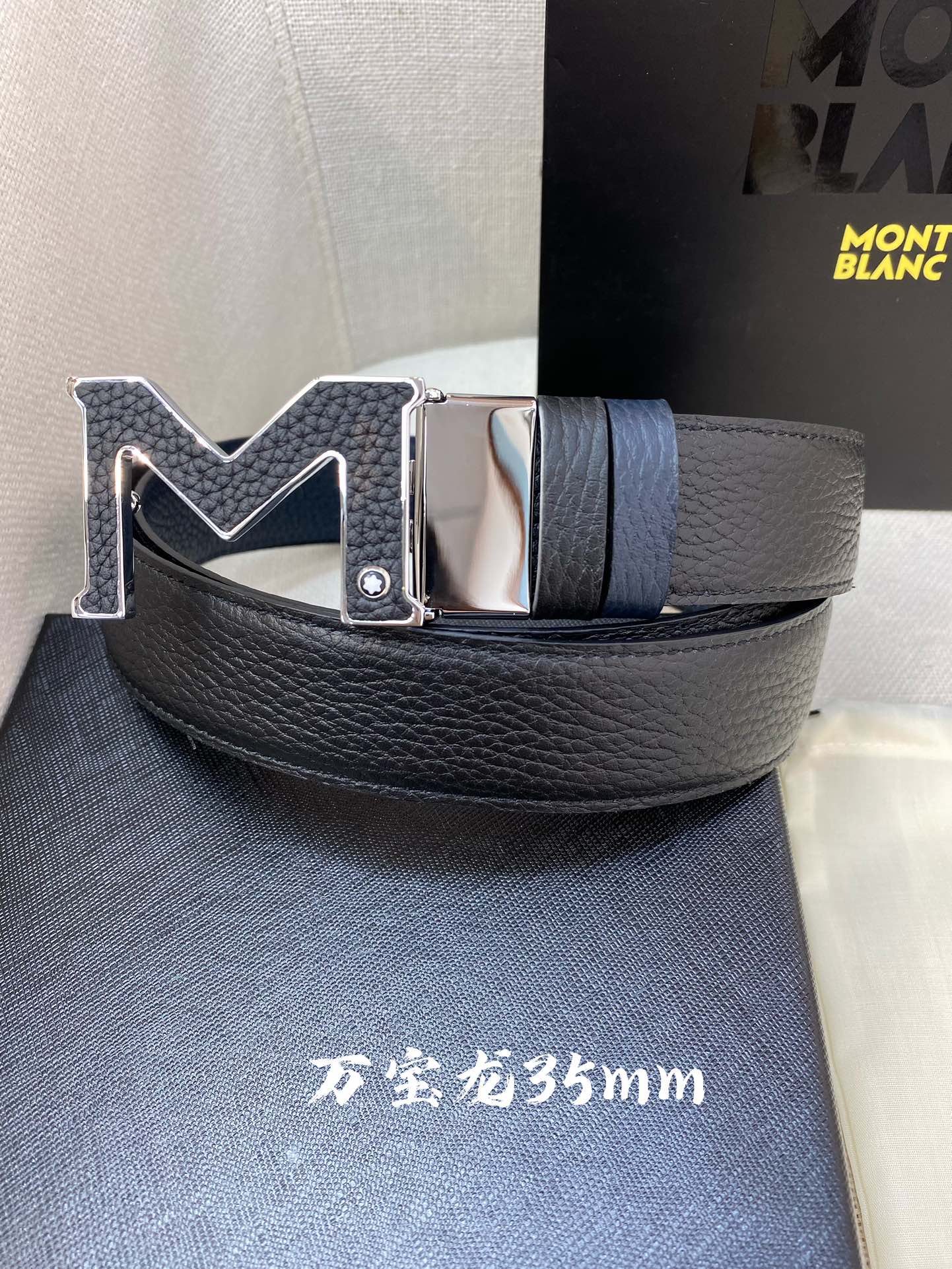 Montblanc万宝龙宽3.5cm采用头层牛皮精品针式扣头自由裁剪商务休闲皮带