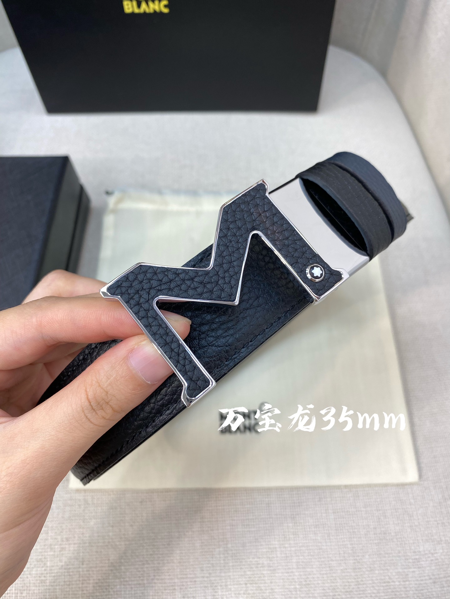 Montblanc万宝龙宽3.5cm采用头层牛皮精品针式扣头自由裁剪商务休闲皮带