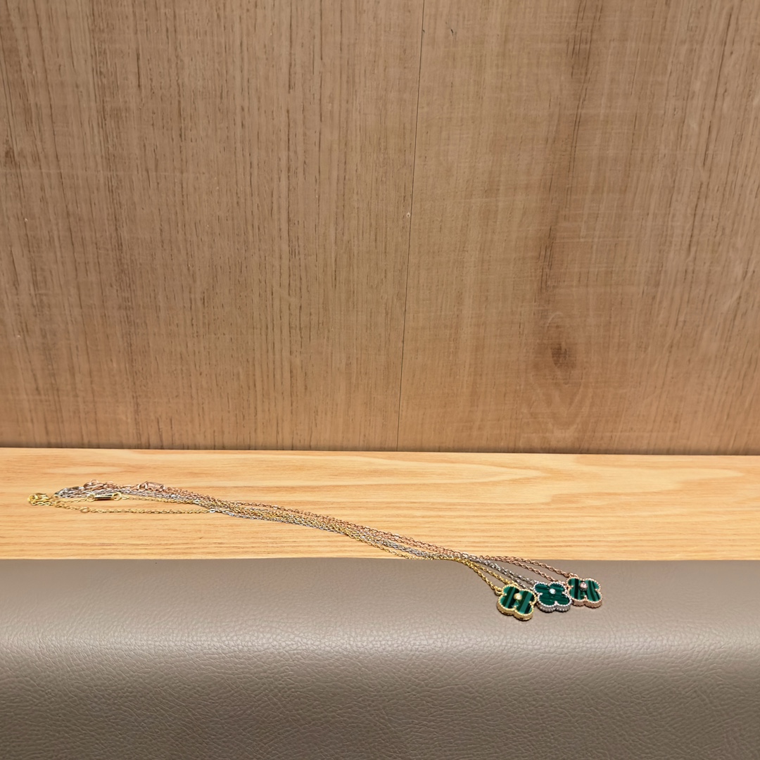 China Replica VCA Jewelry VCAES0403-3717