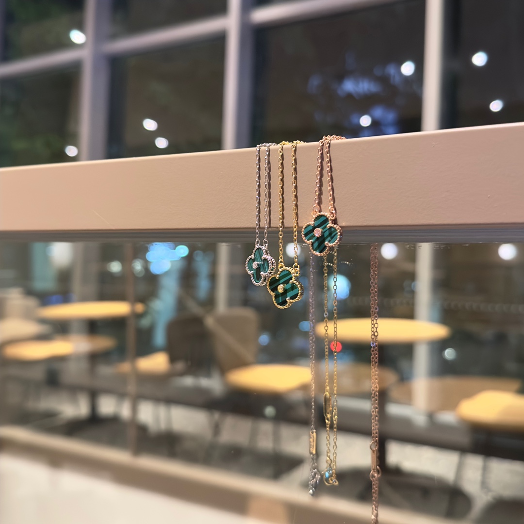 China Replica VCA Jewelry VCAES0403-3717