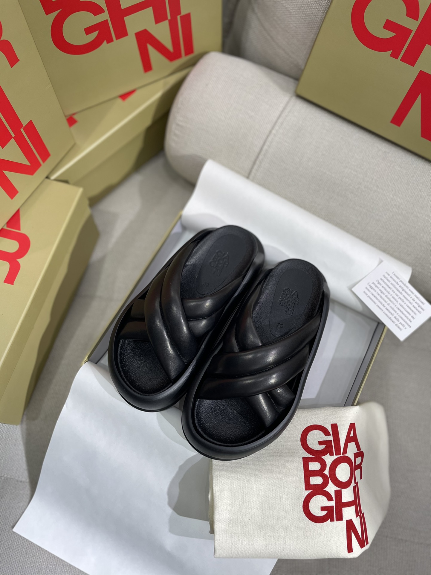 Unknown 上新 GIA BORGHINI 极简厚底交叉带拖鞋
