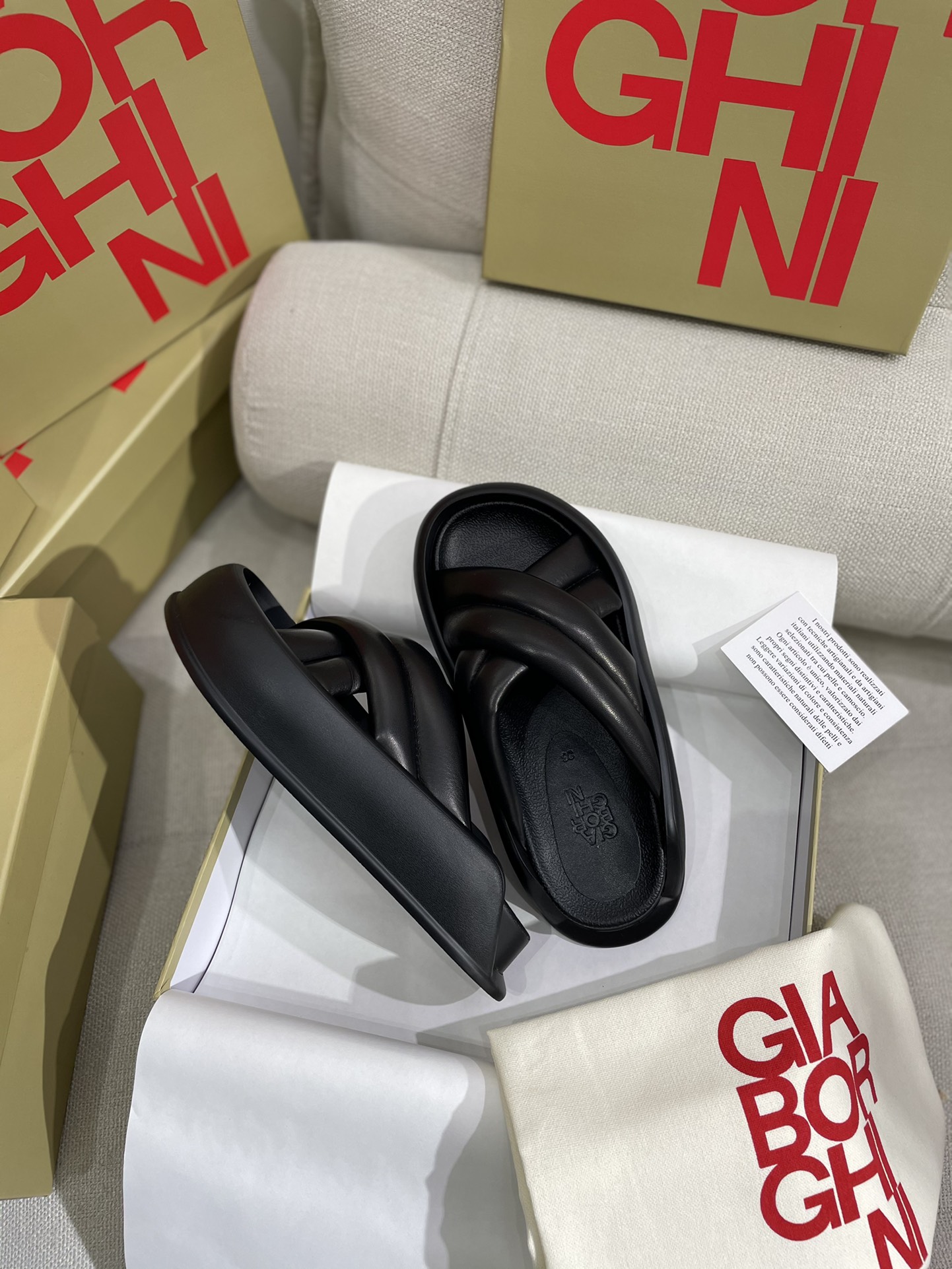 Unknown 上新 GIA BORGHINI 极简厚底交叉带拖鞋