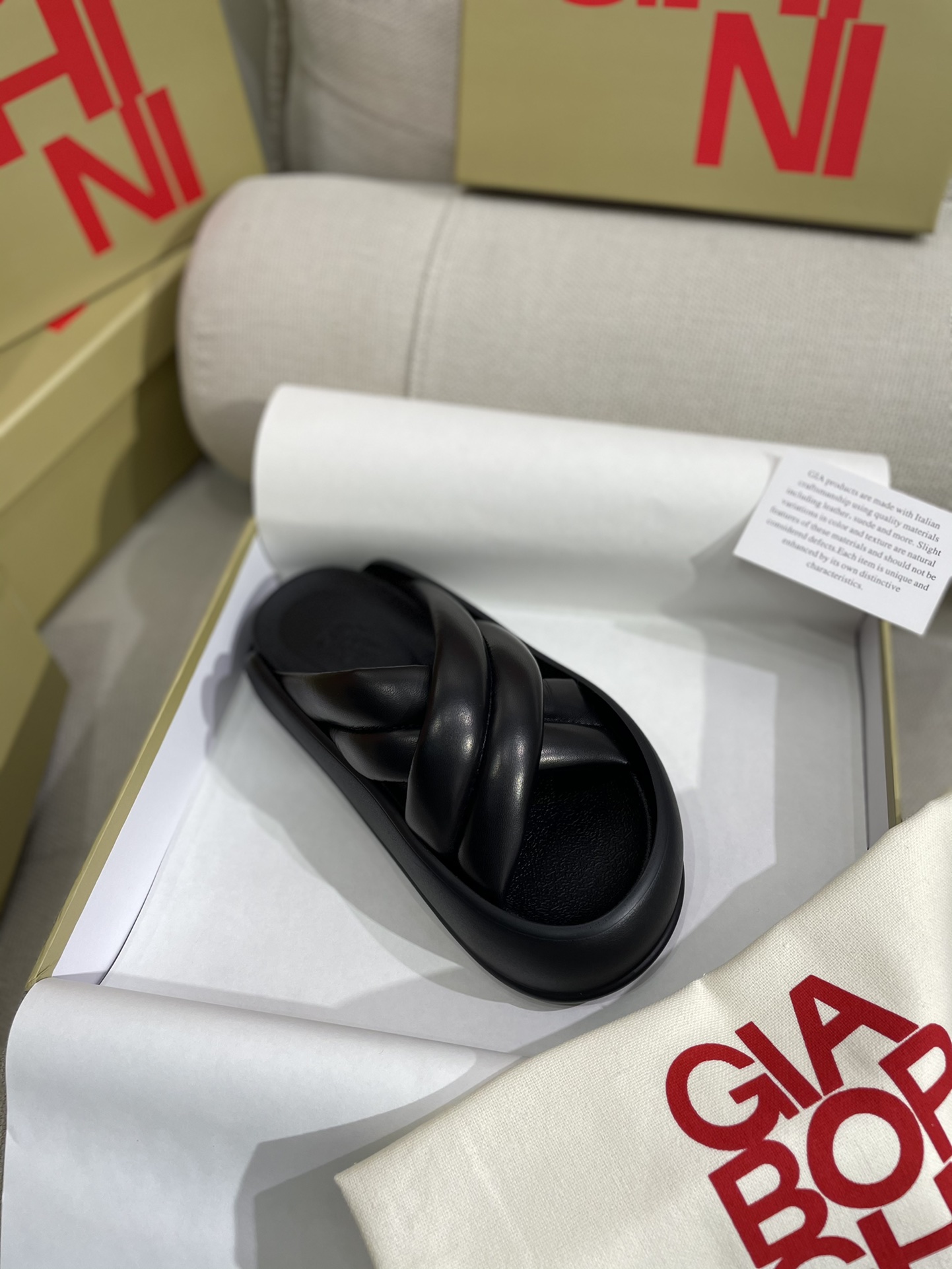 Unknown 上新 GIA BORGHINI 极简厚底交叉带拖鞋