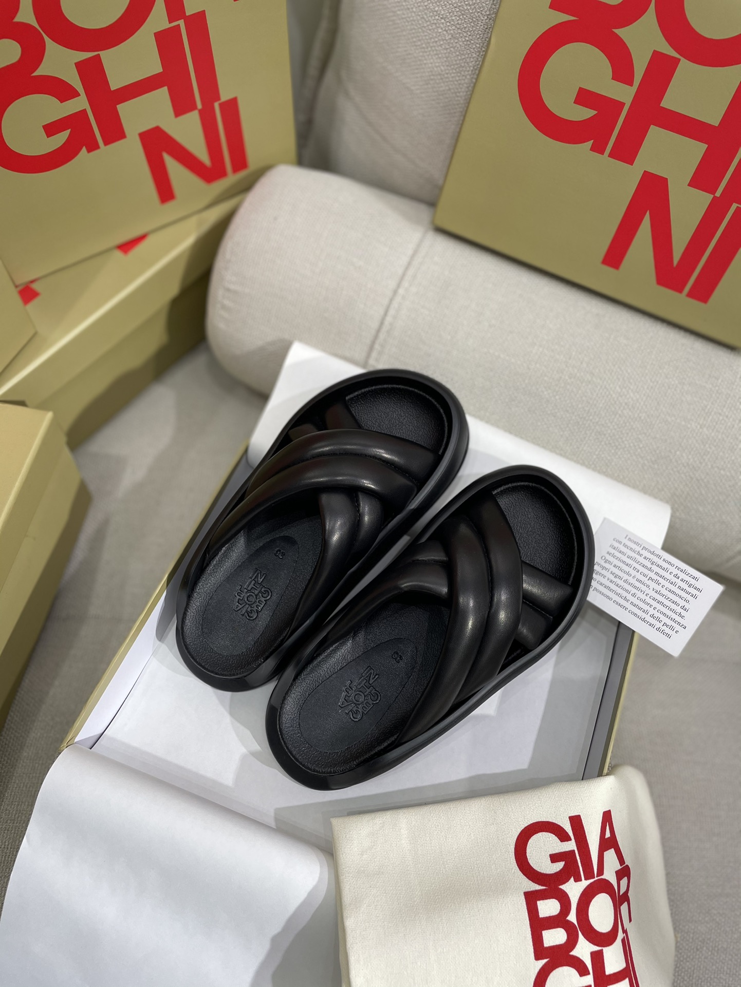Unknown 上新 GIA BORGHINI 极简厚底交叉带拖鞋