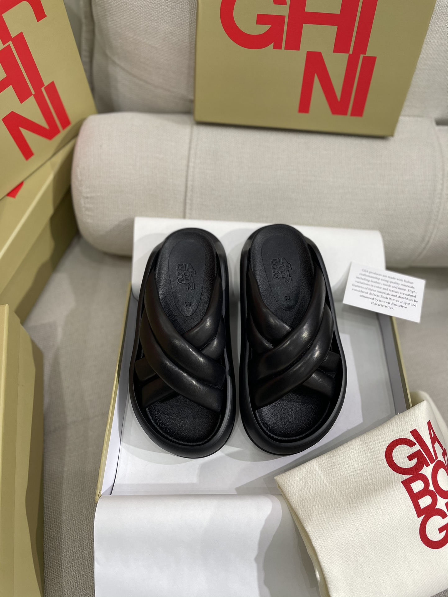 Unknown 上新 GIA BORGHINI 极简厚底交叉带拖鞋