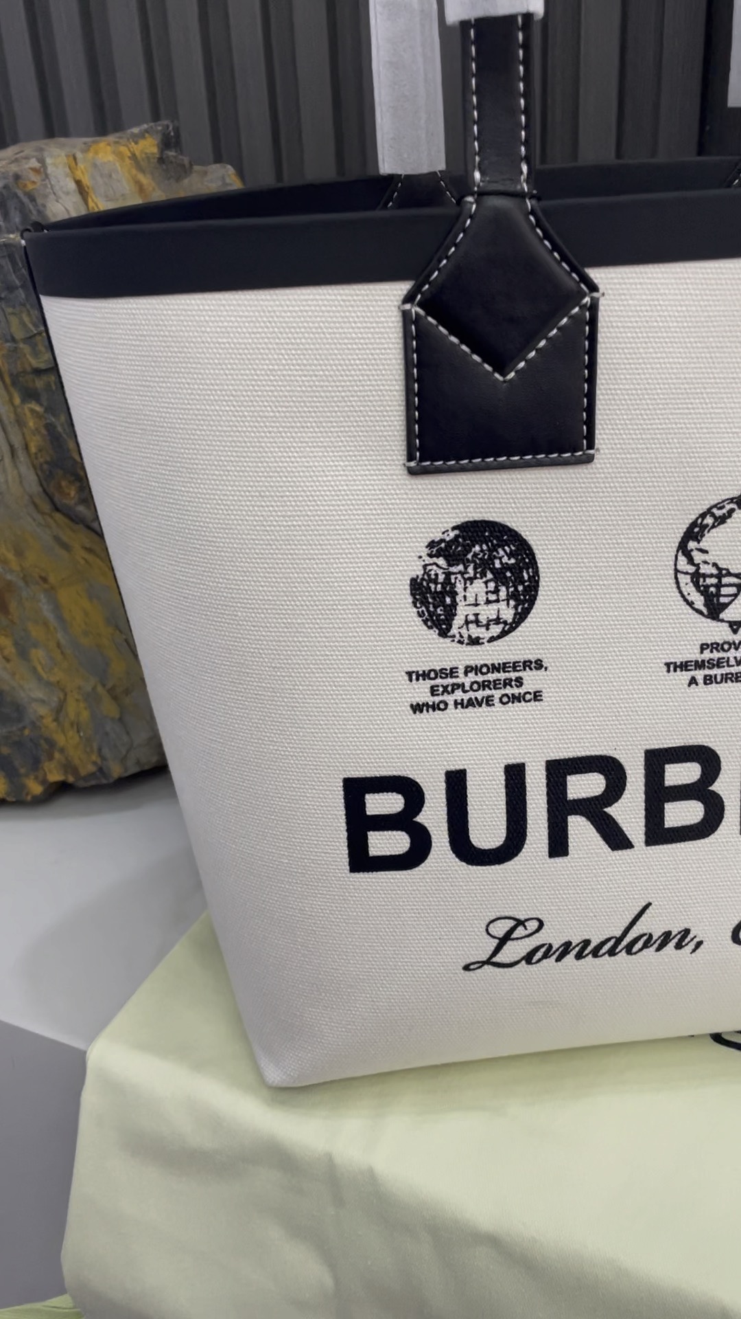 Burberry London Label Print Canvas Tote Bag - Comprehensive