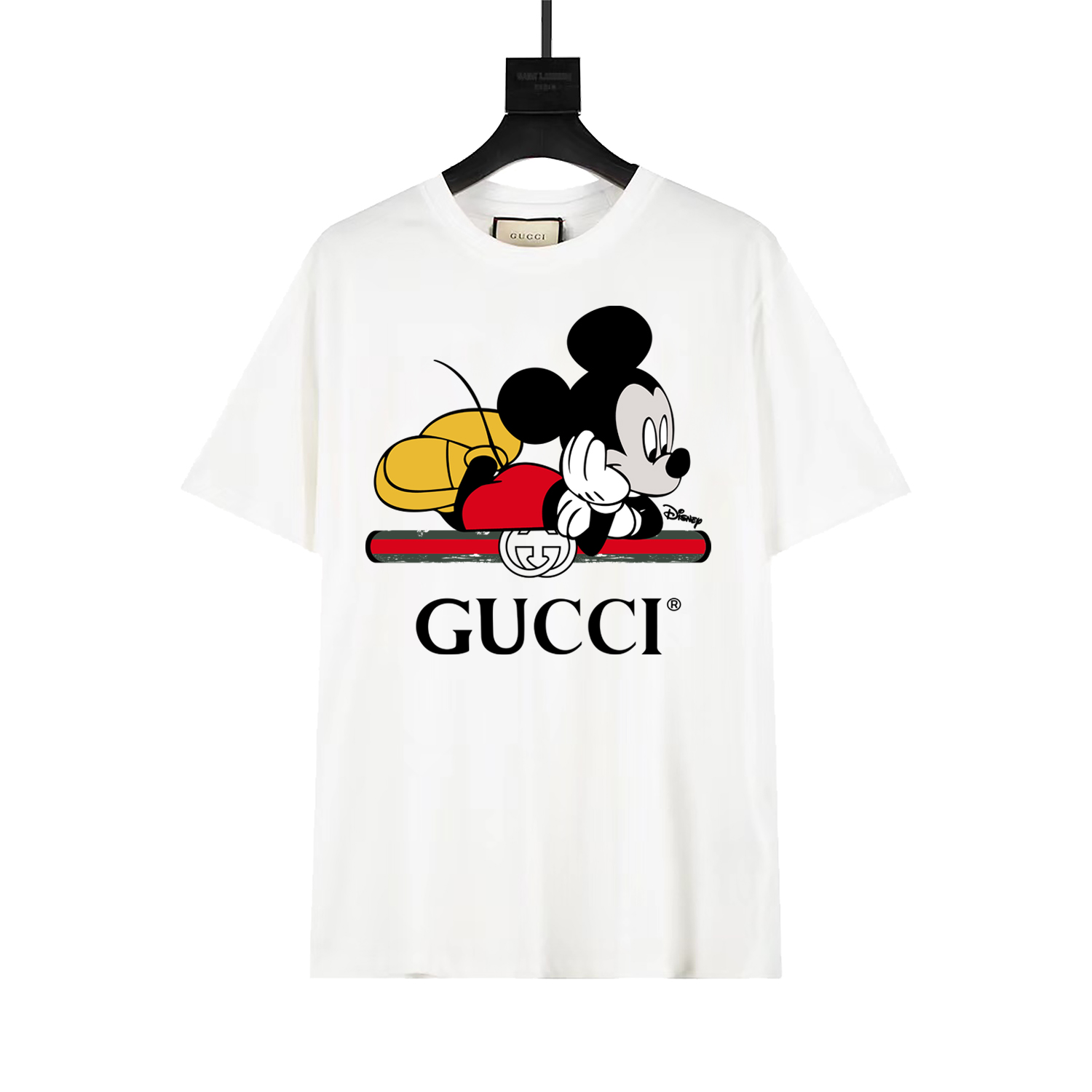 Gucci 古驰 Gucci x Disney联名款 米奇印花超大造型短袖 定制260克纯棉面料 手感非常舒服 春夏最新砖柜同步 OS落肩版型 时尚又个性 超级百搭好看的一款 男女都非常合适 人手必备款 款号：2568 颜色：黑 白 米杏…