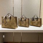 Louis Vuitton LV Onthego Top
 Tote Bags