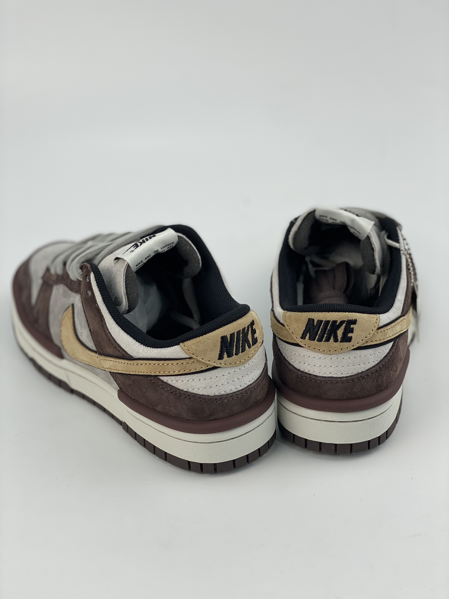 Nike Dunk Low Otomo Katsuhiro Mocha Gold Hook DZ2794-991