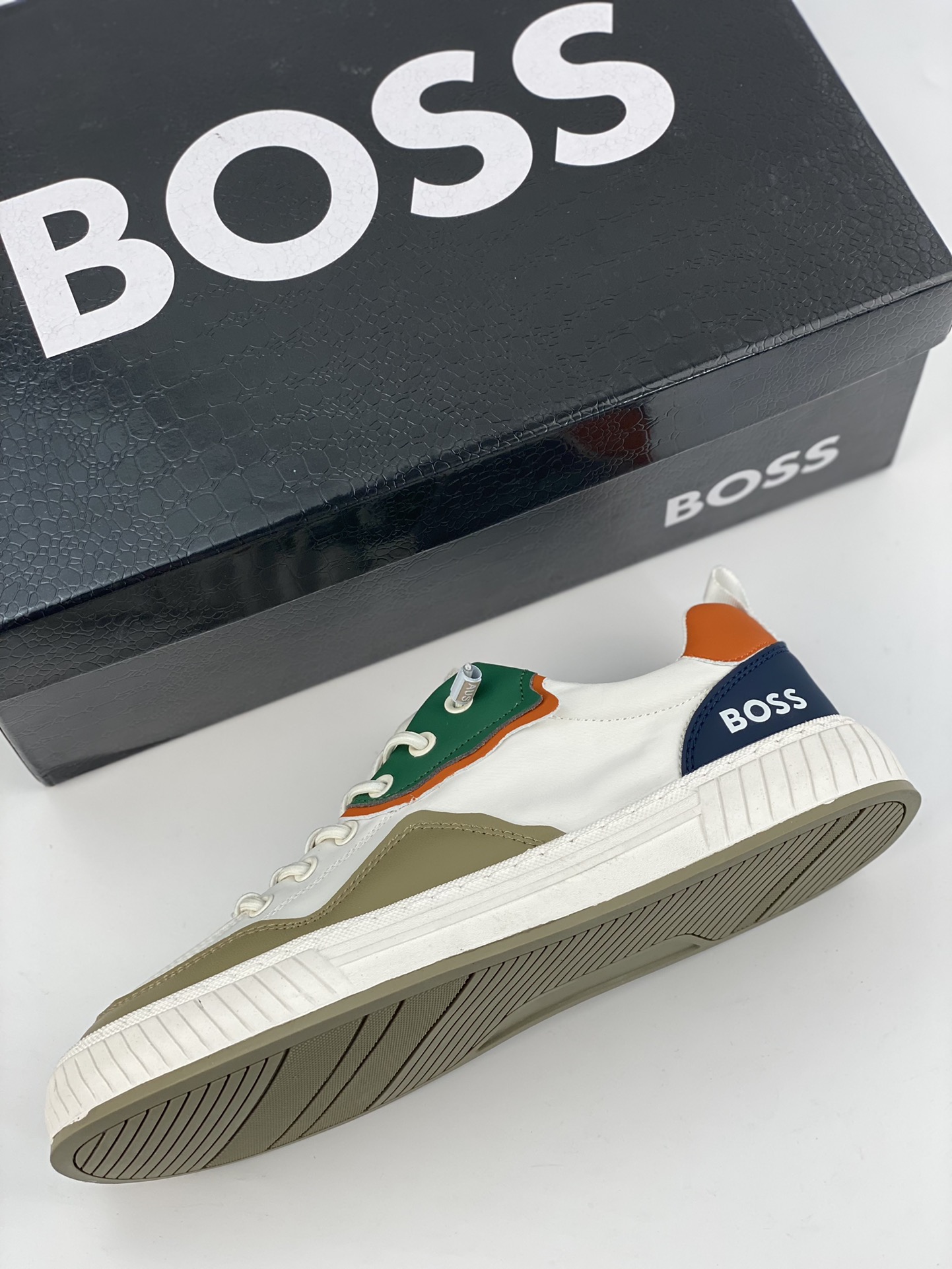 BOSS - Hugo Boss German high-end brand counter synchronized new models