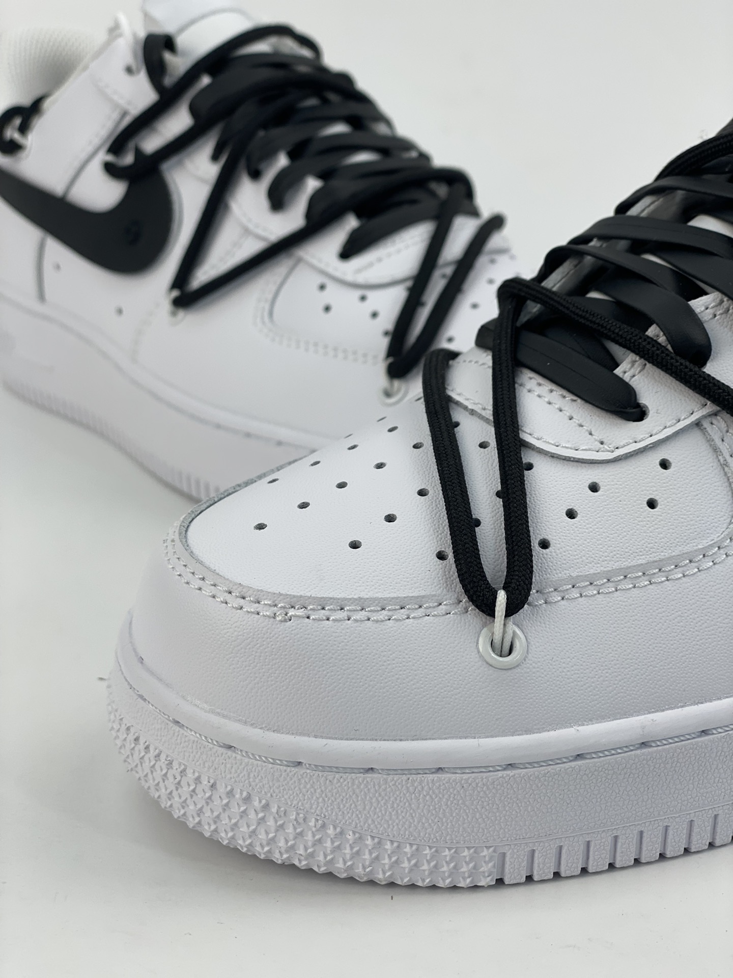 Nike Air Force 1 Low 07 Black and White Lace-up CW2288-111