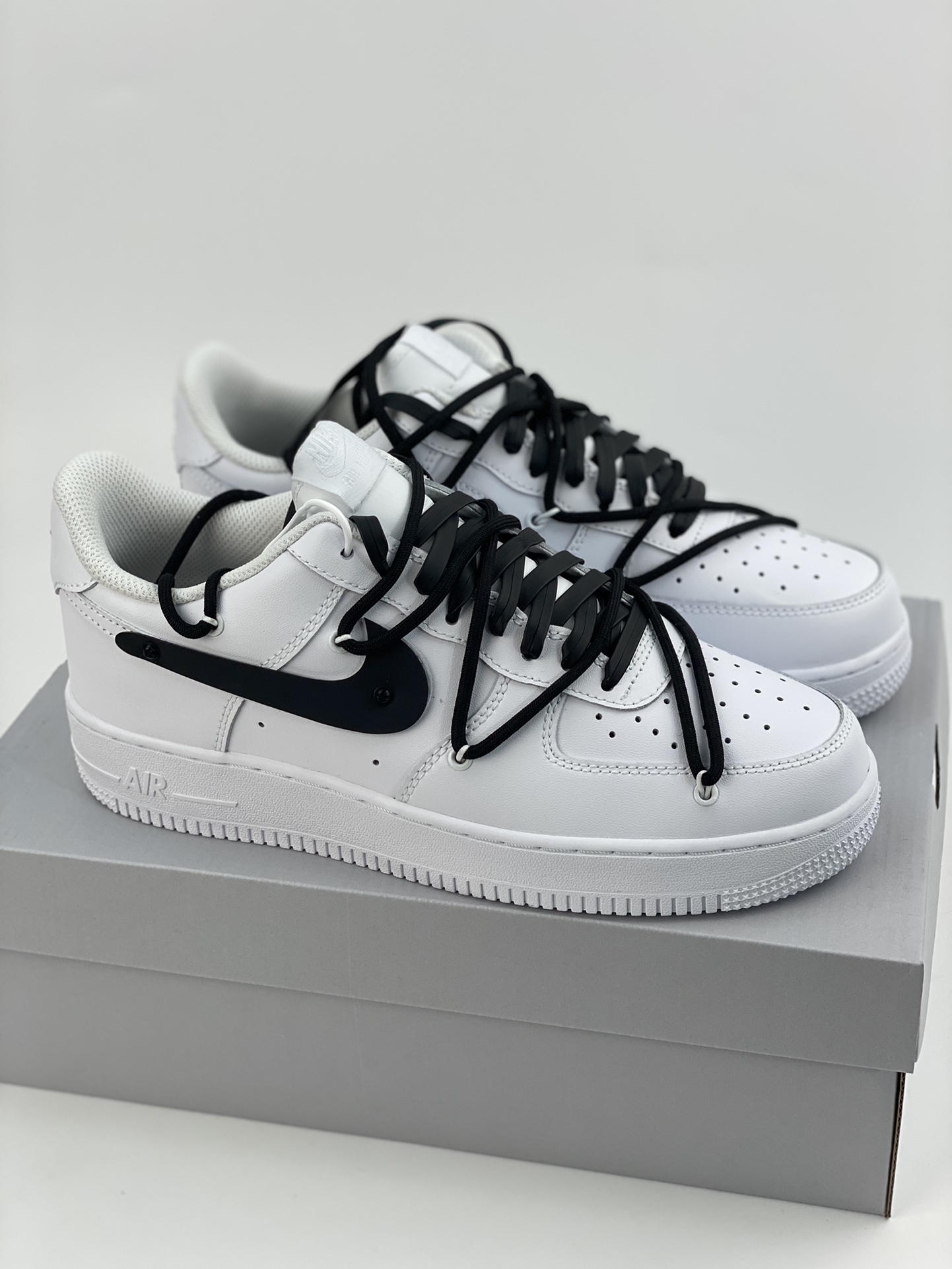 Nike Air Force 1 Low 07 Black and White Lace-up CW2288-111