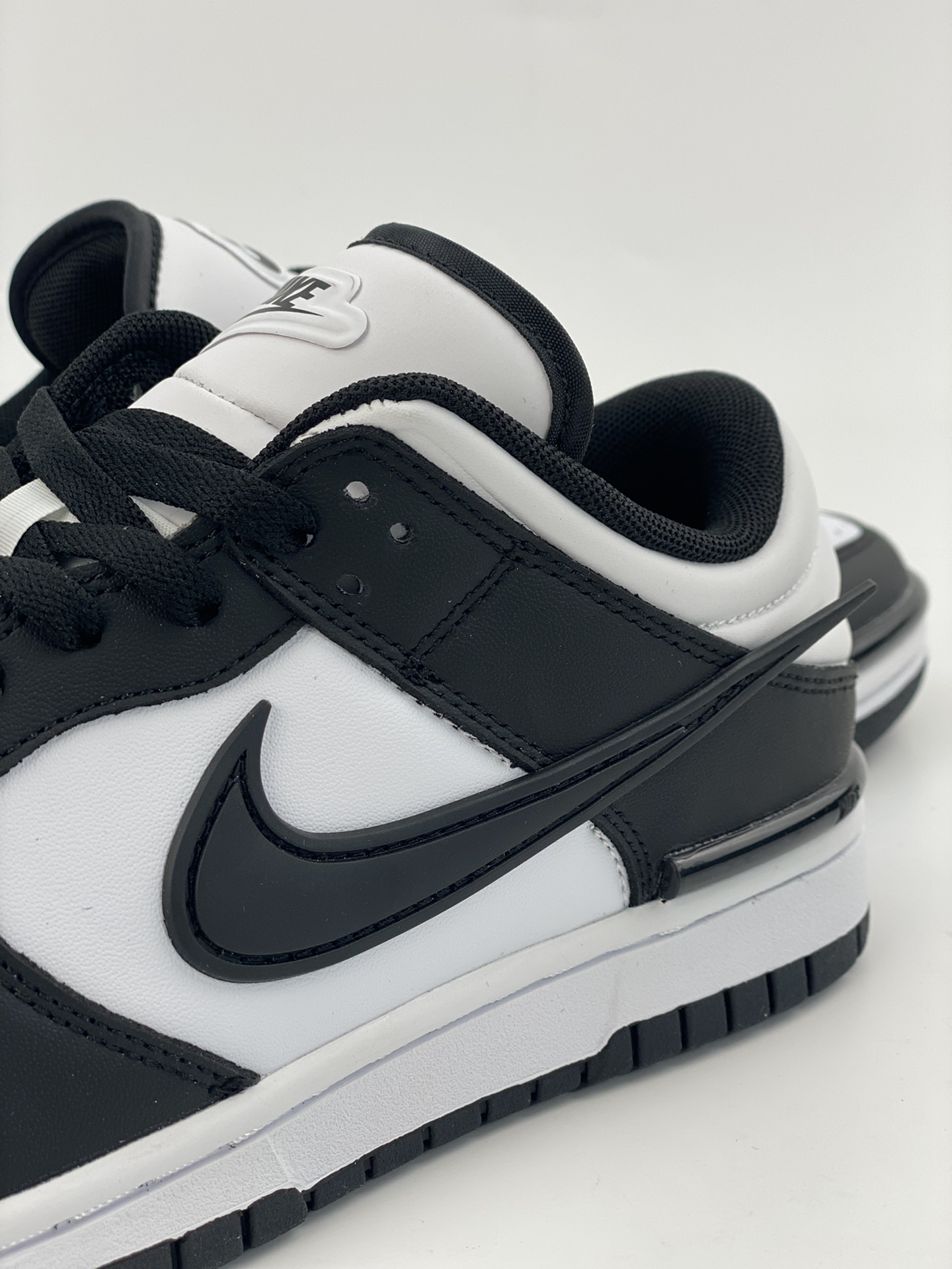 240 Nike Dunk Low ”Twist Panda” 黑白熊猫 DZ2794-001