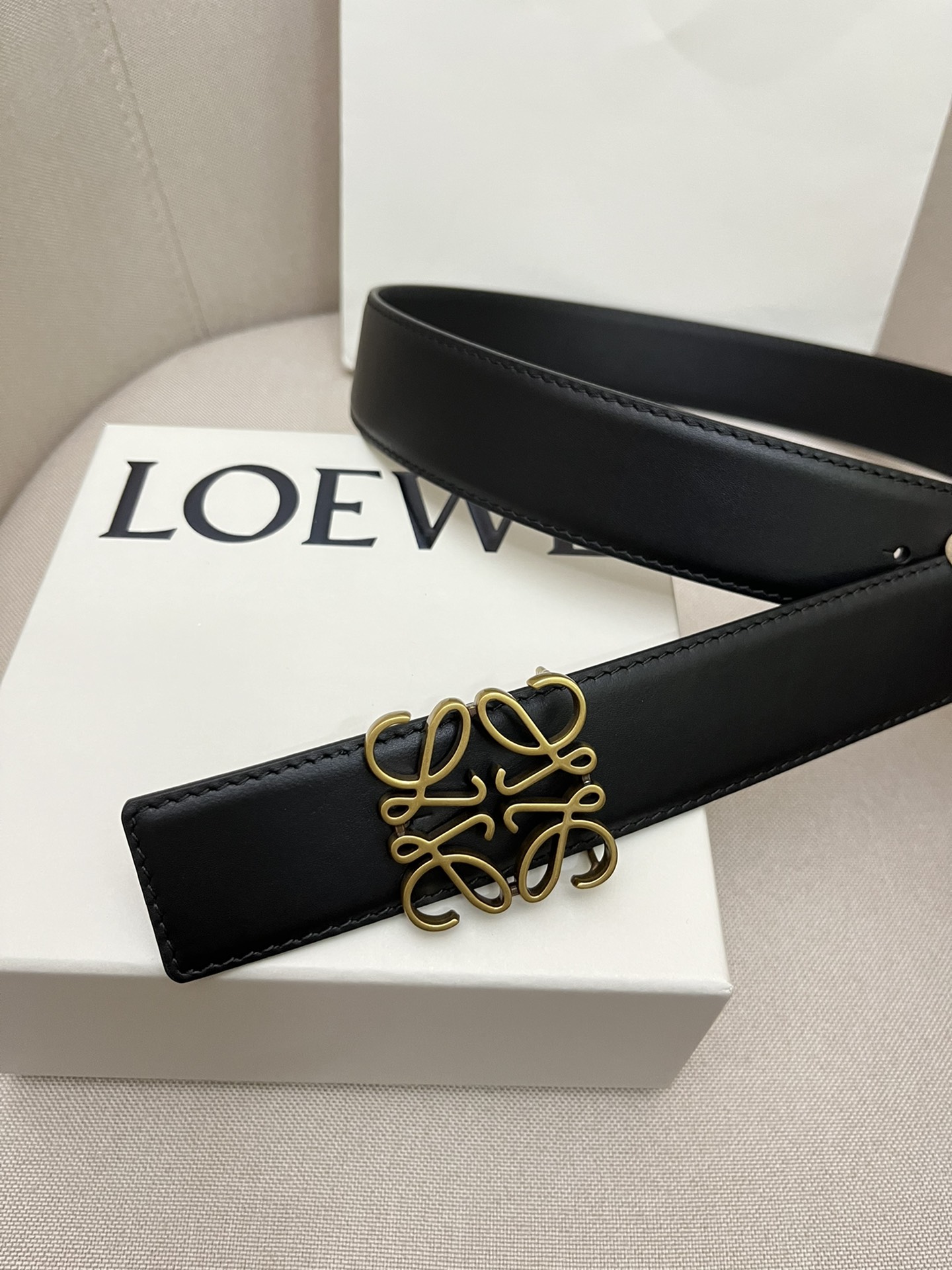 LOEWE罗意威专柜同款选用柔软双面