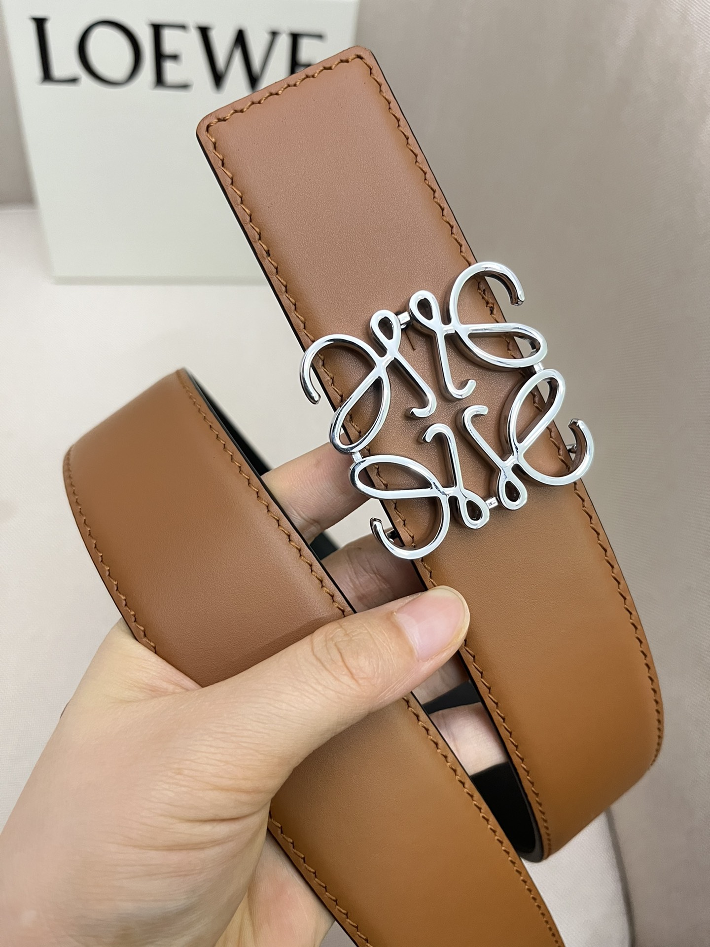 LOEWE罗意威专柜同款选用柔软双面