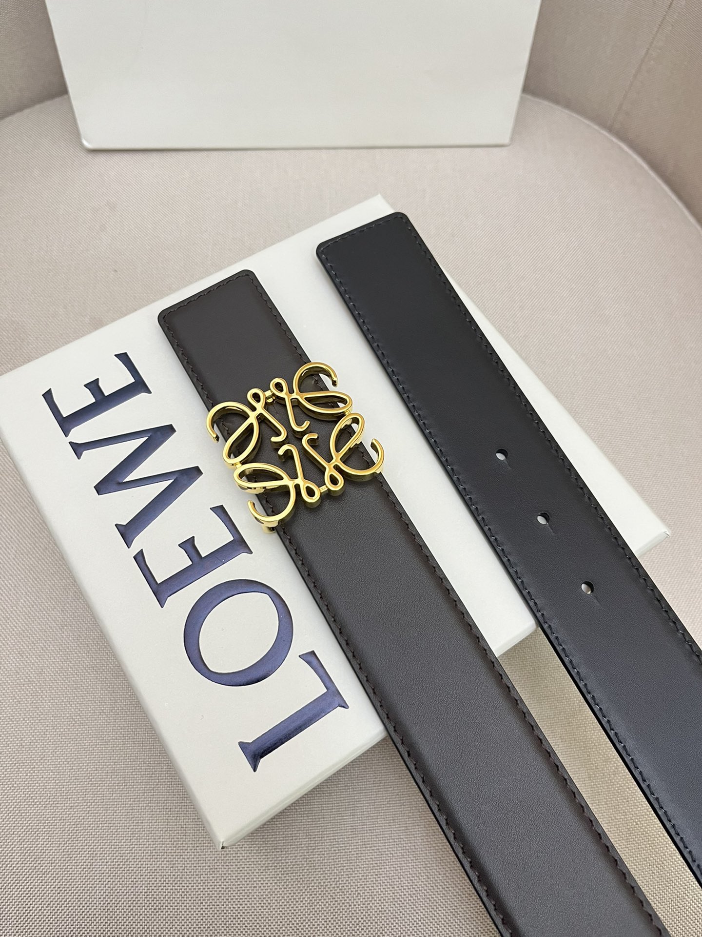 LOEWE罗意威专柜同款选用柔软双面